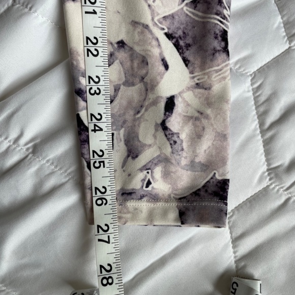 Anthro printed leggings, NWT, xs - Picture 7 of 7